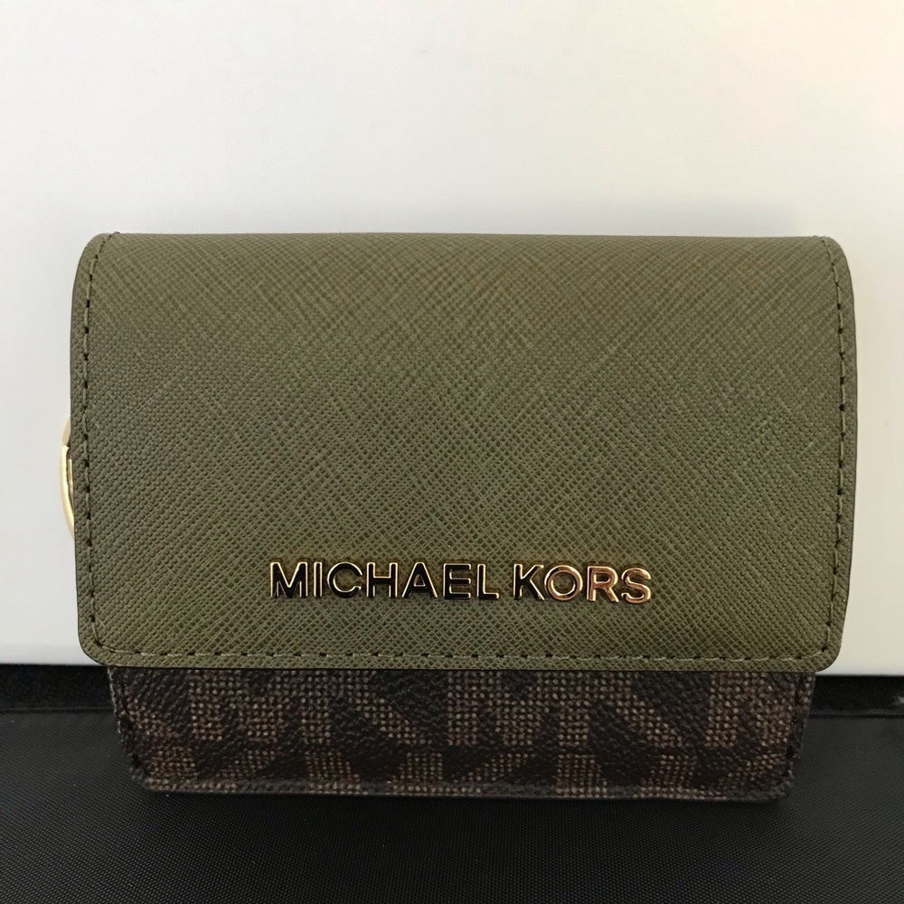 Michael Kors Jet Set Travel Wallet